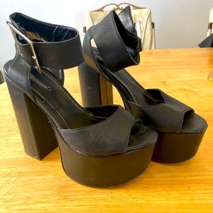 Windsor Smith Tuckie Leather Platform